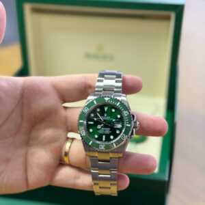 rolex submariner date "hulk" 116610lv green dial 40mm | ref. 002
